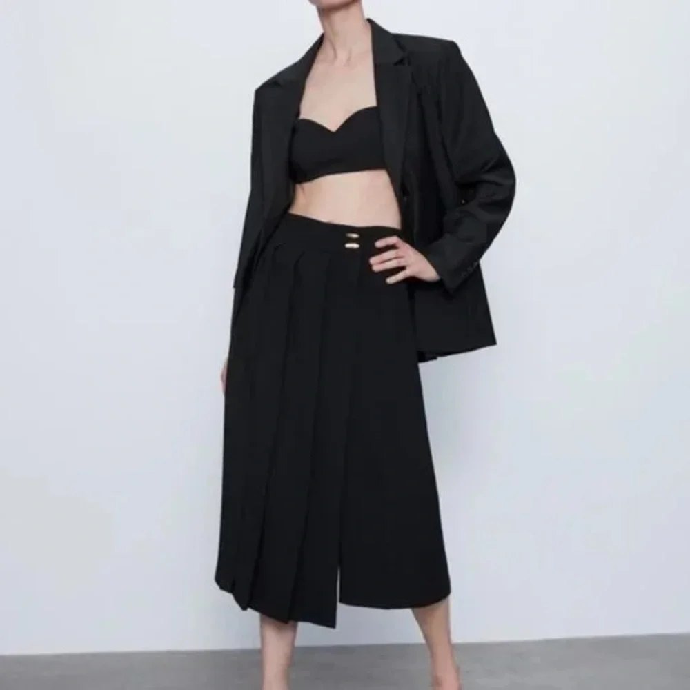 Zara Black culottes / bermudas - Picture 5 of 6
